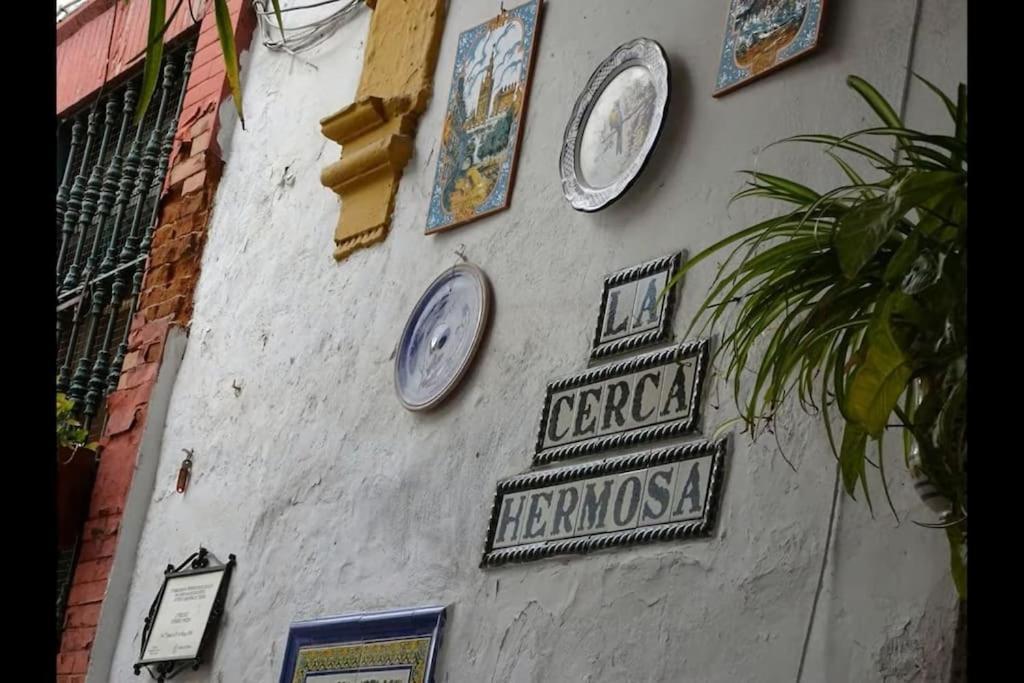 Tipico Y Pintoresco Patio De Vecinos, Con Encanto Sevilha Exterior foto