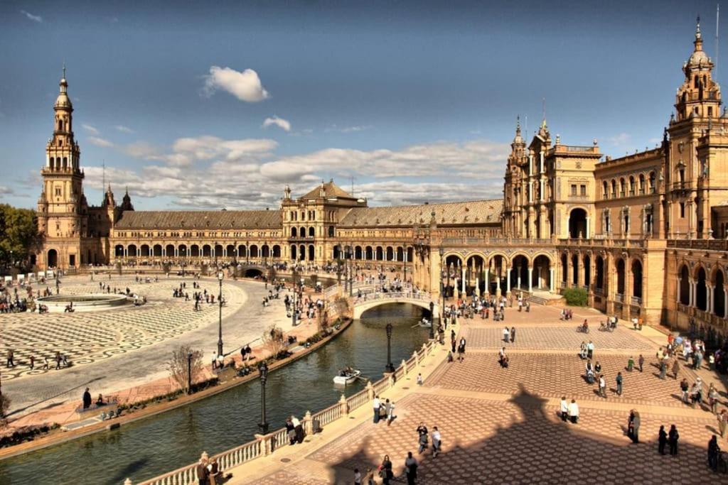 Tipico Y Pintoresco Patio De Vecinos, Con Encanto Sevilha Exterior foto