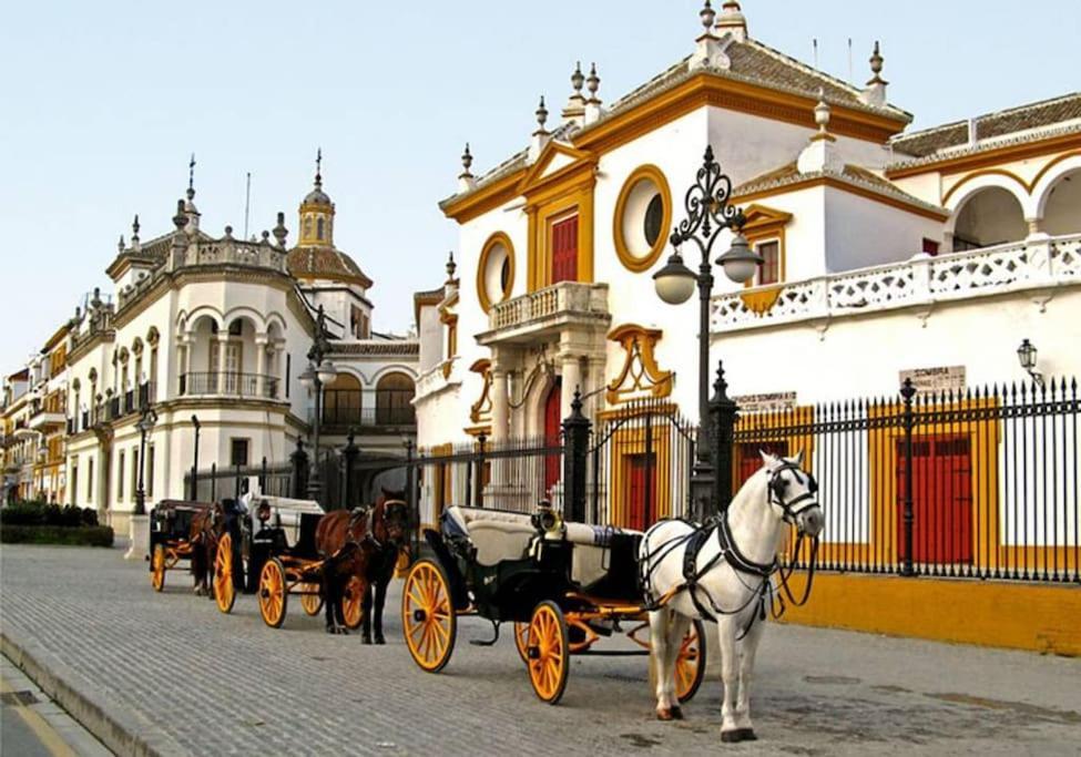 Tipico Y Pintoresco Patio De Vecinos, Con Encanto Sevilha Exterior foto
