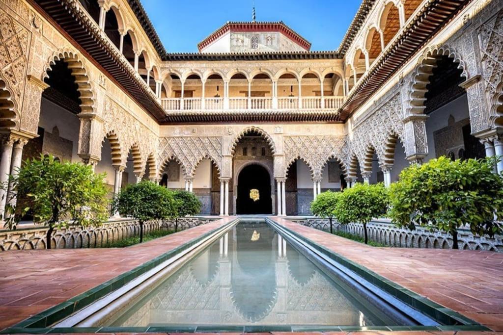 Tipico Y Pintoresco Patio De Vecinos, Con Encanto Sevilha Exterior foto