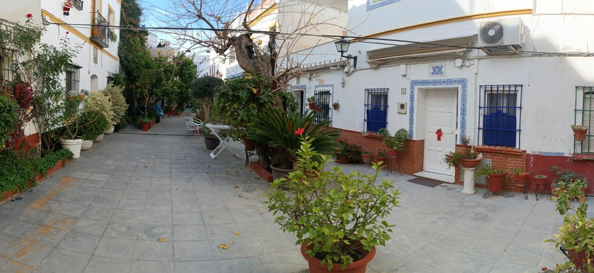 Tipico Y Pintoresco Patio De Vecinos, Con Encanto Sevilha Exterior foto