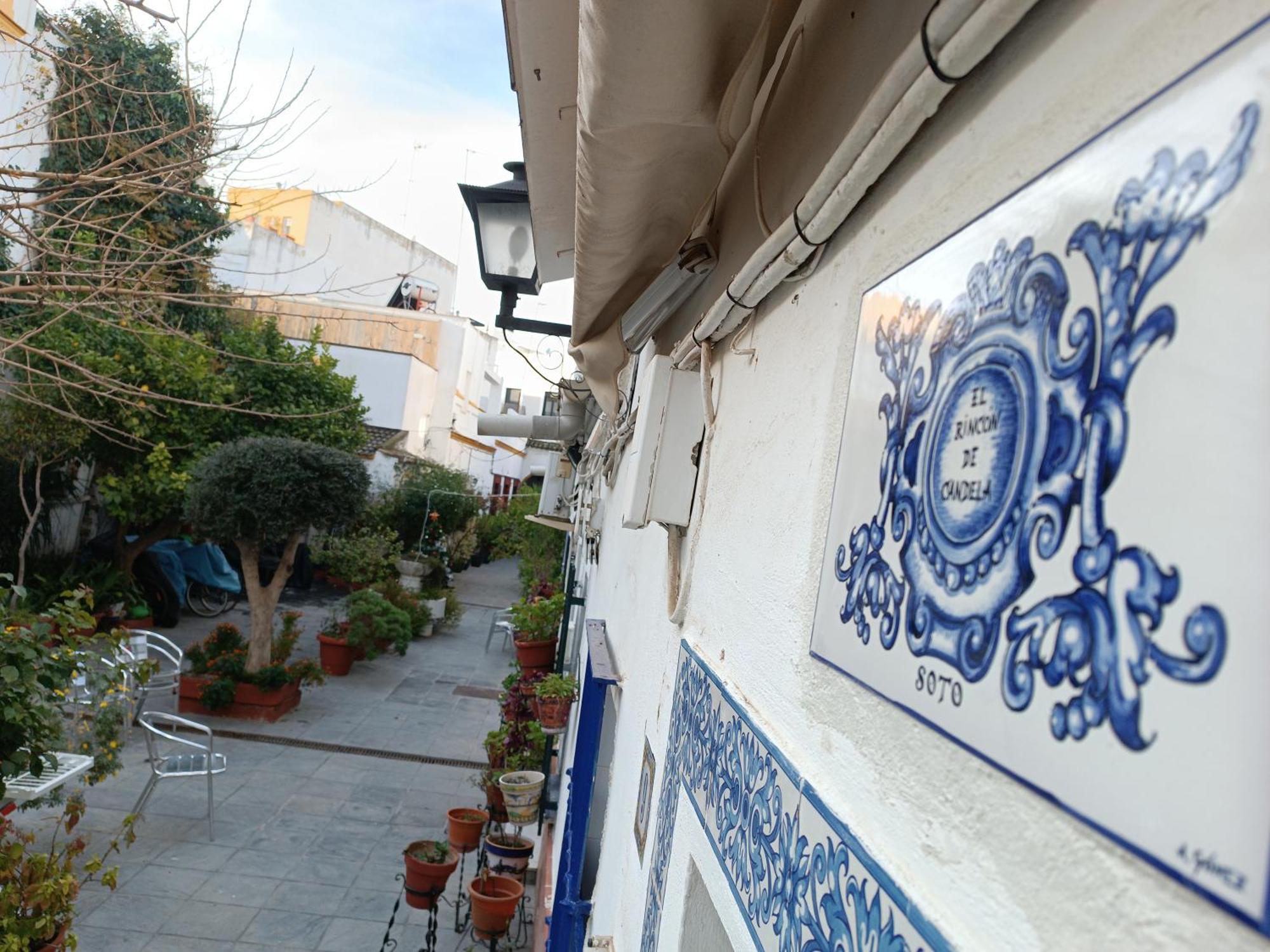 Tipico Y Pintoresco Patio De Vecinos, Con Encanto Sevilha Exterior foto