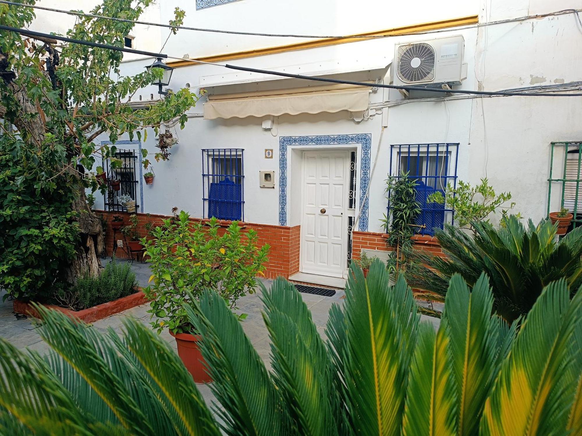 Tipico Y Pintoresco Patio De Vecinos, Con Encanto Sevilha Exterior foto